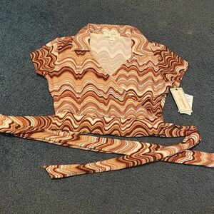 Brown and Tan Wavy Pattern Top